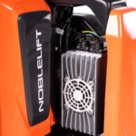 Elektryczny wózek paletowy PTE15N-PRO z wbudowaną ładowarką - Gallery Image 1